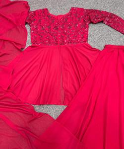 ชุดเดรสเทศกาลเก๋ Georgette Kurti พร้อมงานปักดอกไม้ที่สดใสและชุดเดรสปาร์ตี้ผ้าไหมรายละเอียดทัสเซิล - Product Image 2