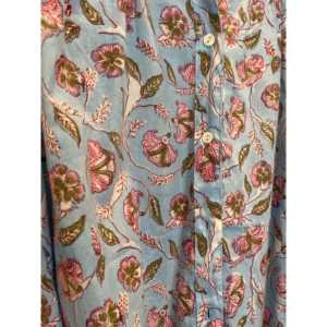 Blusa de Algodón Estampada a Mano KATIE, Popelina Floral de Lujo, Cierre con Botones, Disponible en Talla XL, para Primavera y Oficina - Product Image 3