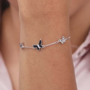Pulsera elegante de plata con mariposas finas - Product Image 3