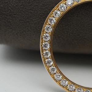 Anillo de Bisel para Reloj Luxira Jewels, Tono Dorado Deslumbrante, Acero Inoxidable, Hecho a Mano, con Incrustaciones de Moissanita de 40 mm, Piedras de Corte Claro, Alto Pulido - Product Image 2