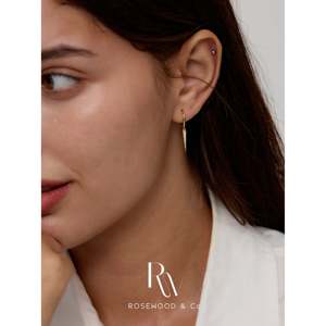 Pendientes Colgantes de Oro Vermeil con Diamantes, Diseño de Espiga Pavimentada y Antideslustre, Estilo Gagger - Product Image 1