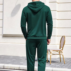 Conjunto de chándal personalizado para correr, conjunto de pantalones de chándal acampanados y Sudadera con capucha para hombre con logotipo de alta calidad, conjunto de pantalones de chándal de algodón y sudadera con cremallera - Product Image 3