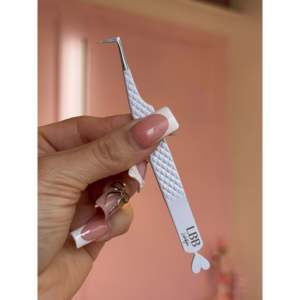 Pince à épiler de précision en forme de L à 90 degrés pour extensions de cils, en acier inoxydable, avec pointe inclinée et pointue - Product Image 4