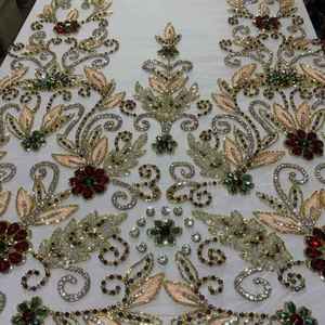 Sac Royal Garden en dentelle jacquard tissée légère et respirante, orné de perles, broderies métalliques florales et motif à pois - En stock - Product Image 1