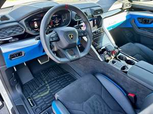 Lamborghini Urus Performante 2024 d'Occasion en Bon État - Product Image 4