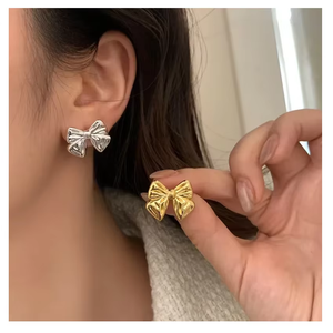 ต่างหูโบว์สีทองและสีเงินสำหรับผู้หญิงต่างหูโบว์น่ารักของขวัญตรงจากผู้ผลิตอินเดียตามสั่ง - Product Image 5