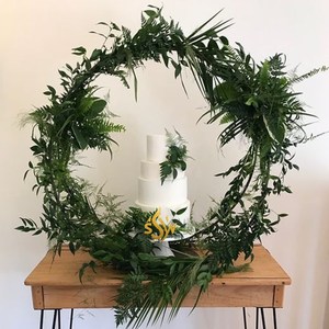 Présentoir à gâteau en métal pour fête de fête le plus vendu fabriqué à la main de créateur au look admirable présentoir à gâteau élégant européen de haute qualité - Product Image 3