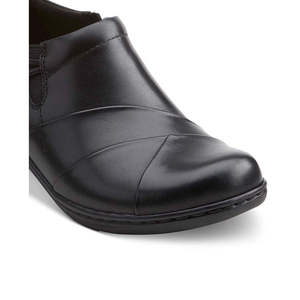 Clarks Chaussures plates Channing Ann pour femmes, noires, taille 8,5 W, antidérapantes, à bout pointu, collection automne - Product Image 2