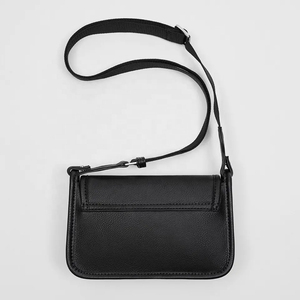 Sac bandoulière mini pour homme en similicuir écologique avec logo personnalisé, style sacoche messager - Product Image 2