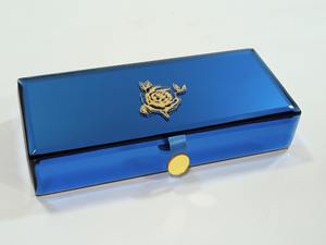 Joyero de espejo de cristal personalizado, recuerdo grabado personalizado y exhibición de baratijas para su regalo único - Product Image 5