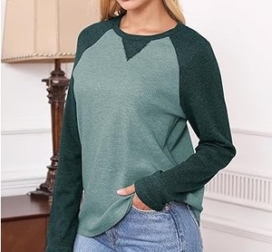 เสื้อยืดโอเวอร์ไซส์ทรงปกติ แขนแร็กแลน คอกลม แบบยูนิเซ็กซ์ สำหรับฤดูหนาว ดีไซน์กระดุม ชายเสื้อยืดแบบยืดหยุ่น สีพื้นแบบกำหนดเองได้ ขายส่ง - Product Image 3