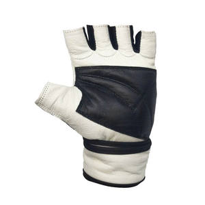 Gants d'entraînement en cuir de vachette de couleur blanche et noire personnalisés avec support de poignet pour l'haltérophilie et la gymnastique - Product Image 3