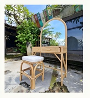 Ensemble coiffeuse minimaliste en rotin naturel et bois massif, fait main, durable et écologique, avec miroir et tabouret, pour chambre d'hôtel