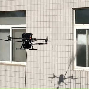 Drone de nettoyage haute pression pour panneaux photovoltaïques, murs extérieurs et vitres, destiné aux fabricants et à l'industrie. - Product Image 3