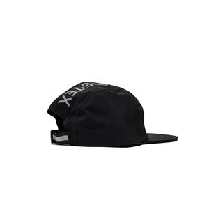 Casquette de sport tendance avec détails noirs - Product Image 2