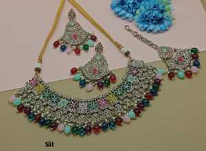 Nuevo diseño chapado en oro tradicional gota perla y piedra tachonado pendiente Mangtika gargantilla collar conjunto y conjunto de joyería para mujer - Product Image 2