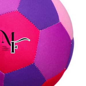 ¡Trae la diversión del fútbol en interiores con el balón de fútbol acolchado suave! Esta pelota suave y acolchada de tamaño 4 es perfecta para un juego seguro en interiores. - Product Image 6