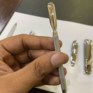 Kit de Manicura Profesional Compacto de Metal con Resorte Individual y Bolsa para Uso en Casa y Viajes a Precio Competitivo - Product Image 4