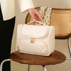 カスタムロゴPUレザー高級防水化粧ポーチアーティストバッグ女性用キルティングハンギングトラベルトイレタリーコスメティックバッグ - Product Image 6