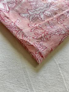 Tissu en coton imprimé à la main, motif floral botanique Mughal en pêche, France, esthétique florale douce et pastel - Product Image 3