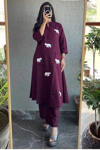 Ensemble Kurti et pantalon en coton artisanal de luxe Unity Luxure, tissu en coton pur doux avec imprimé motif d'éléphant - Product Image 4