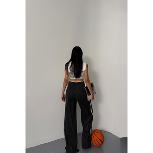 Pantalones negros a rayas para mujer con detalle de rayas laterales - Product Image 1