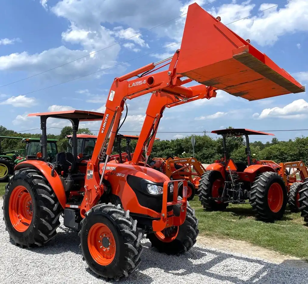 Tracteur Kubota 71HP M7060 à prix réduit avec chargeur frontal en stock prêt pour l'expédition