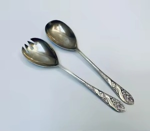 Serveur à salade en métal pour servir les légumes Couverts de vente chaude plaqués argent Couverts en acier inoxydable de style moderne Serveur à salade et cuillère - Product Image 5