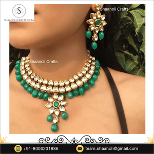 Dernier design Vente en gros Ensemble de colliers indiens Kundan Bijoux ethniques plaqués or de haute qualité Décoration de mariage pour femmes et filles - Product Image 5