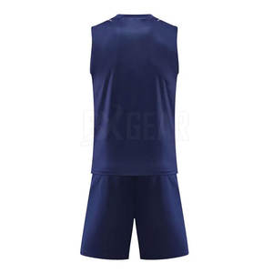 Uniforme de volleyball léger conçu pour garder les joueurs au frais et au sec pendant les entraînements intenses et les matchs - Product Image 3