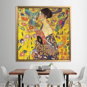 Tableau imprimé sur toile de Gustav Klimt, Dame avec éventail - Décoration murale élégante, encadré or - Product Image 1