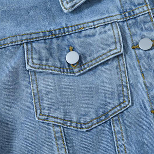 Chaqueta vaquera informal OEM para mujer, abrigo abotonado con relleno de algodón, técnica de lavado de invierno para prendas de vestir de otoño/invierno - Product Image 3