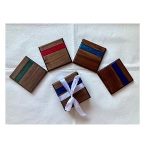 Juego de 5 posavasos de nogal elegantes de forma cuadrada con resina multicolor, perfectos para el hogar, Hotel, uso de mesa, accesorio, decoración de comedor - Product Image 1