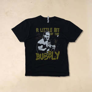 Camiseta Gráfica VTG con Patrón de Burbujas, 100% Algodón Jersey Comprimido de 300 Gramos, Impresión Serigráfica, Diseño de Caracteres Sólidos - Product Image 1