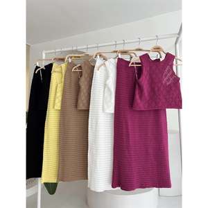 Ensemble en tricot ajouré respirant avec détail croisé dans le dos 10097 - Product Image 1