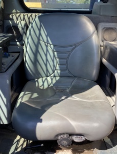 GEHL V420 EPA 4WD Skid Steer entièrement inspecté avec cabine fermée et godet à usage général à vendre - Product Image 6