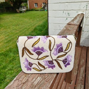 กระเป๋าคลัทช์ลูกปัดทำมือสำหรับผู้หญิง กระเป๋าถือหลากสี กระเป๋าสะพายข้าง แฟชั่นสั่งทำได้ - Product Image 4