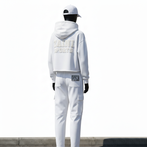 Conjunto de sudadera corta con capucha y pantalones cargo de felpa de algodón y poliéster premium de 240 GSM con logotipo bordado en chenilla blanca para mujer - Product Image 6