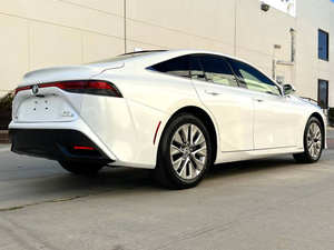 Toyota Mirai XLE 2021 d'occasion en excellent état - Product Image 2