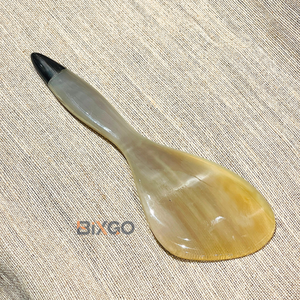 Una cuchara para servir arroz Premium hecha de cuerno de búfalo, hecha a mano en Vietnam - Product Image 4