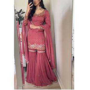 Costumes pakistanais de la meilleure qualité avec un travail Zari lourd tenue traditionnelle et élégante pour les femmes disponibles en qualité en vrac - Product Image 1