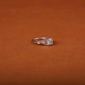 Bague de fiançailles vintage de luxe en or massif 18KT et diamant rond cultivé en laboratoire bague personnalisée élégante pour cadeau certifié IGI - Product Image 3