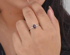 แหวนโกเมนวงรีทำด้วยมือสีแดงขนาด6x8มม. เครื่องประดับเงินแท้925ของขวัญแหวนพลอยธรรมชาติสำหรับผู้หญิง - Product Image 3