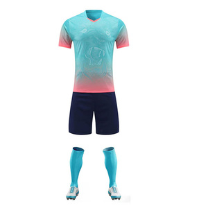 Uniforme de football pour hommes sur mesure de haute qualité 100% polyester vêtements de sport d'entraînement écologiques maillots de football vêtements de football - Product Image 2