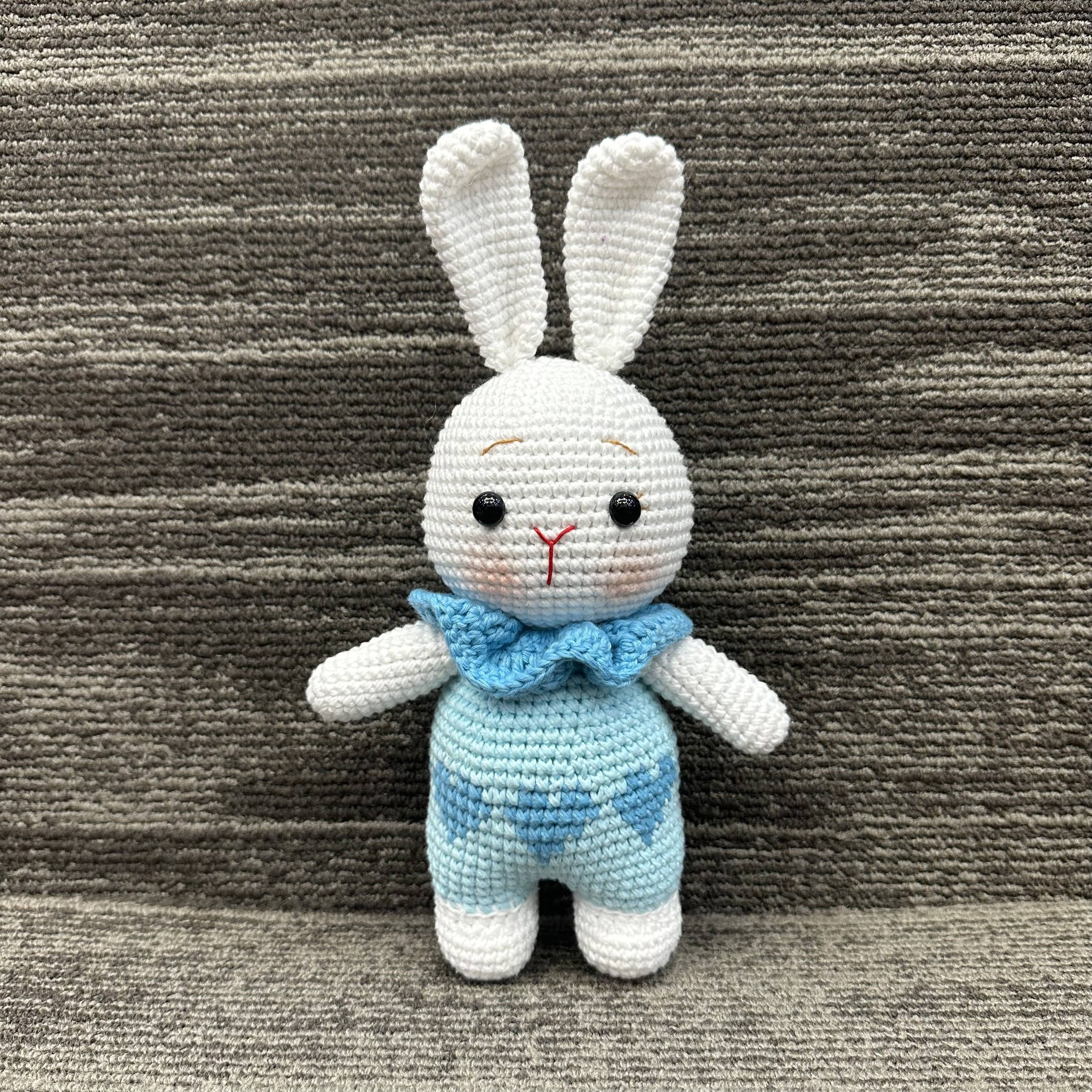 Conejito con vestido azul