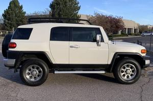 TOYOTA FJ CRUISER 2012 USADO, Volante a la Izquierda/Derecha - Product Image 5