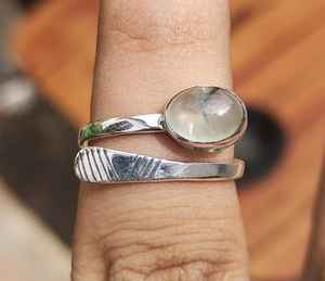 แหวนพรีไนต์สีเขียวธรรมชาติทำด้วยมือเครื่องประดับอัญมณี925เงินแท้สำหรับออกแบบของขวัญคริสต์มาสที่หรูหรา - Product Image 1