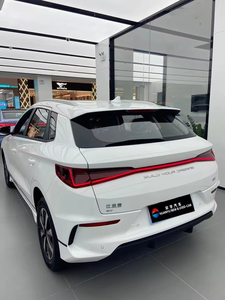 Vehículo Eléctrico Compacto USADO 2024 con Volante a la Izquierda, Asientos de Cuero y Cámara Trasera - Product Image 3