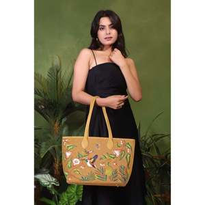 Bolso Tote Bohemio Priglob Exim de Cuero Vegano Ligero para Mujer con Bordado Color Mostaza para Uso Diario en Todas las Estaciones - Product Image 6
