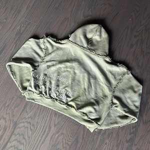 เสื้อครอปมีฮู้ดกระเป๋าข้างดีไซน์ตามสั่งปักลายดอกไม้มีฮู้ดแบบสั้นสำหรับผู้ชายสีซีดแดด - Product Image 3